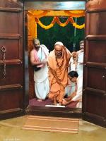 documents/gallery/HH_Swamiji_arrival_27_June_2025_and_Jalabhisheka_29_June_2025_at_Samadhi_Math_and_UMD,_Mangaluru/2025.06.27 Mangaluru  (1).jpeg